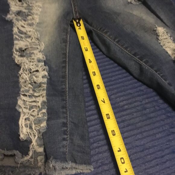 Red Fox Medium Wash Distressed Destroyed Bermuda Shorts Jeans L - Picture 10 of 11